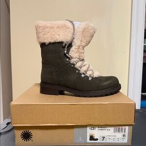 UGG Women's Fraser Shearling-Lined Boots - Dark Green and Cream